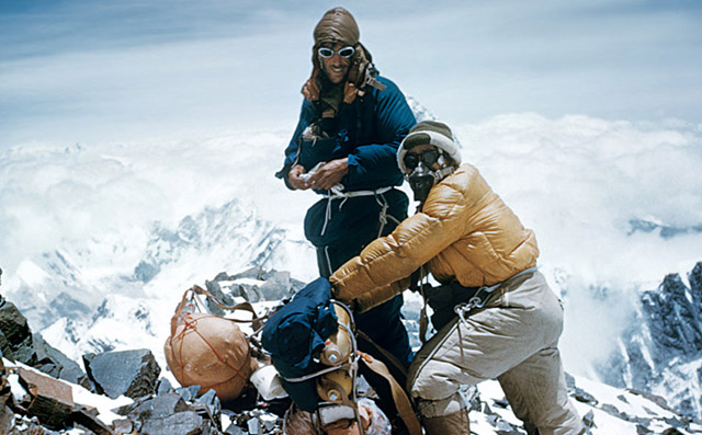 O2 - Edmund Hillay e Tenzing Norgay utilizaram oxig�nio suplementar na conquista do Everest em 1953.