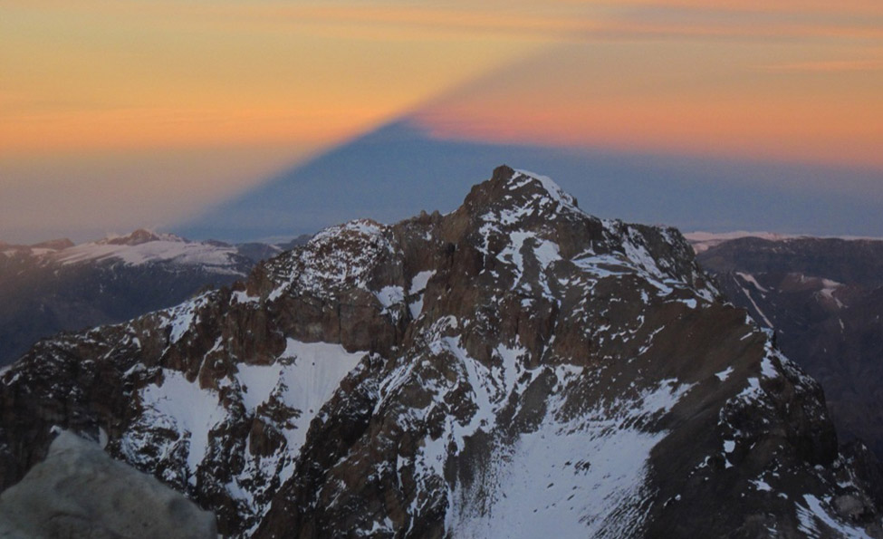 Entardecer em C�lera 6000m (sombra da montanha no horizonte)