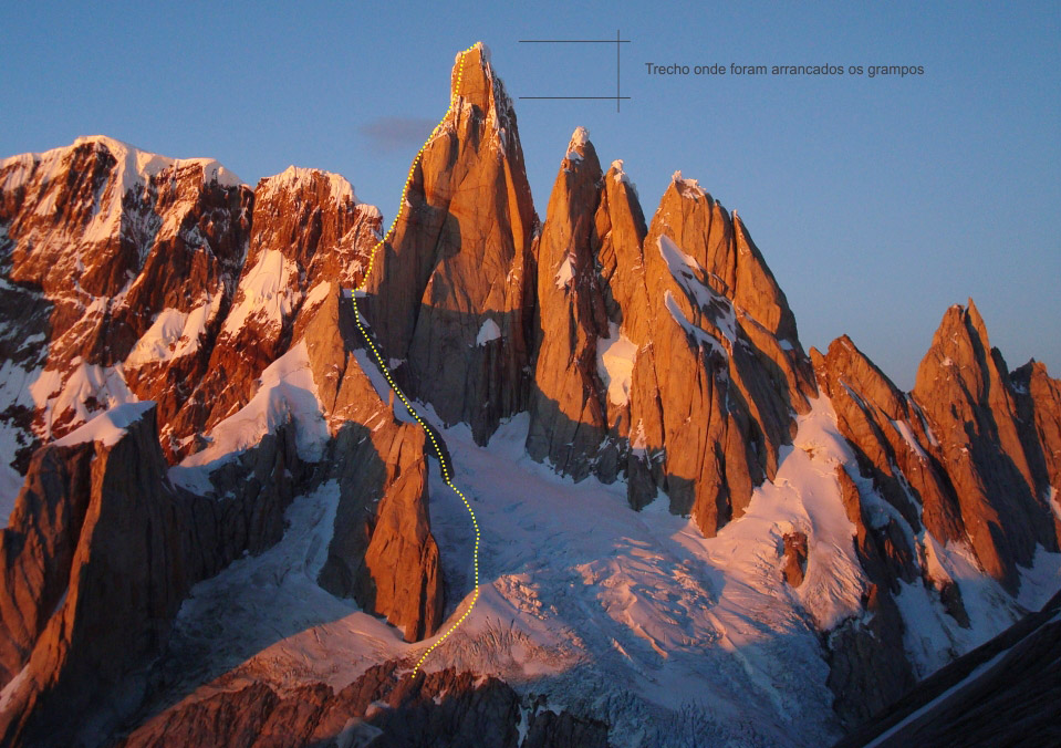 COMPRESSOR: linha da via desde o Bivaque Noruegos (Acampamento Base Avançado) até o topo do Cerro Torre.