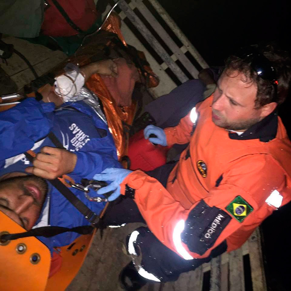 O socorro por terra de Luiz Antonio Gamb.