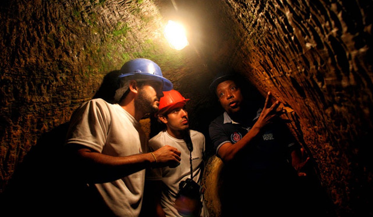 O lado B de Ouro Preto: equipe vive aventura em mina desativada