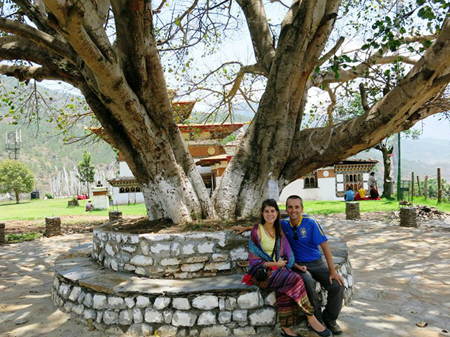 Monges descansando no teplo da fertilidade em Punakha.. Foto: Karina e Pablo
