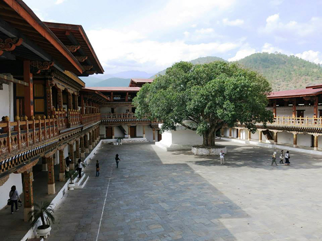 Nós e o lindo templo. Foto: Karina e Pablo