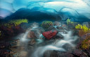 Esta foi tirada a partir de um workshop com Marc Adamus e fomos para explorar coisas diferentes. Esta � uma pequena gruta de gelo que na verdade era apenas a alguns metros de altura e eu tive de rastreaa nos joelhos e nas minhas m�os em �gua para caber aqui dentro, mas era divertido. Levei quase meia hora, na geleira, mas a exposi��o foi muito dif�cil.