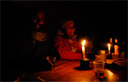 FESTA EM LAGUNA COLORADA - L fora -20C, aqui dentro o calor de uma vela, um vinho e um sorriso - Bolvia - 4.600m - Dados tcnicos da foto:  ISO 1600 - 1/10s - f3.5 - 18mm - Nikon D200 - 07/06/2006 - 20:53:16