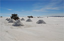 SALINAS NO UYUNI - Extrao de sal, onde 50kg  vendido por U$ 5 - Salar Uyuni - Bolivia - 3.700m  Dados tcnicos da foto:  ISO 100 - 1/125s - f18 - 18mm - Nikon D200 - 09/06/2006 - 13:26:44