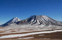 VULCO LICANCABUR - A direita o Licancabur com seus 5.916m - Bolvia - 4.600m - Dados tcnicos da foto: ISO 100 - 1/250s - f9 - 24mm - Nikon D200 - 07/06/2006 - 09:22:02