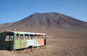 Uma imagem ao estilo do filme NA NATUREZA SELVAGEM, o �nibus abandonado na fronteira da Bol�via, que hoje faz o papel de banheiro natural.