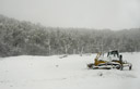 Uma das travessias mais lindas da Cordilheira dos Andes entre Osorno e Bariloche. Trator para limpar a neve da estrada.