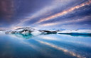  lagoa (glaciar) de J�kuls�rl�n � um lugar que nunca deixa de inspirar. Para mim, como um fot�grafo ela sempre oferece diferentes possibilidades de fotografar cada vez que eu estou l�. Os icebergs sempre mudando junto com o clima turbulento em torno da maior geleira da Europa.