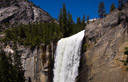 Vernal Falls - N�o muito al�m deste ponto voc� entra na �rea em que h� tanto spray no ar a partir das quedas d'�gua, e o uso de uma c�mera � quase imposs�vel. Assim eu suponho que este � um �ngulo mais popular para esta cachoeira. Nikon D40 | Sigma 10-20 @ 11 mil�metros | f / 8 | 1/1250s | ISO200 | Handheld