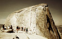O HALF DOME que poucos conhecem. Aqui estamos no topo do Domo Sub, pode ser claramente a trilha feita para chegar ao topo com cabo de ao servindo como corrimo. Mamiya 7ii e lente 43 milmetros.
