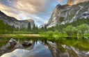 Mirror Lake - Canon 5D Mark II - Canon 17-40L @ 17 - Exposio 1/4-second @ F13 (Fica a 20 minutos antes do pr do sol) - Lee Soft grads ND 0,9 Cokin z-suporte do filtro pro - ISO 200 (que queria manter a exposio de curta durao) - Arquivo RAW processado com Capture One by Phase One - TIFF arquivo processado com o Photoshop.<br />
Mirror Lake  uma curta caminhada de 2 milhas a partir da prxima trilha, mas parece um mil milhas de distncia das multides Yosemite. Como eu dirigi, todo mundo estava indo para baixo assim que eu tive este lugar s para mim. Fiquei muito surpreso. Enquanto o lago espelho  exatamente o nome, eu ainda tinha que esperar o vento se acalmar para conseguir essas reflexes. Quando estava muito vento, eu coloquei no meu filtro muito escuro por cerca de 30 exposies em segundo lugar com raios e nuvens de gua que olhar totalmente surreal.