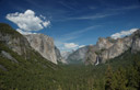 Yosemite Valley, Springtime - Estou muito feliz com a cor aqui, usei um polarizador, que realmente impulsionou o contraste do cu muito bem. A Bridalveil Falls na direita, est fluindo com fora total, como acontece com todos as outras cachoeiras do vale. Nikon D40 | Sigma 10-20 @ 18 milmetros | f / 9 | 1/125s | ISO200 | Handheld