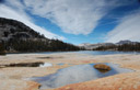 Lower Cathedral Lake - Fizemos a nossa longa caminhada para Lower Cathedral Lake. Foi um passeio maravilhoso, que deixa ao longo da passagem de Tioga Road em frente ao Tuolumne Meadows. Queramos fazer uma caminhada at aqui, em especial porque esta  a poca do ano, quando a neve pode comear a cair e fecha a estrada at a prxima primavera ou no vero.  Nikon D40 | Nikon 18-200VR @ 18 milmetros | f/7.1 | 1/400s | ISO200 | Handheld 
