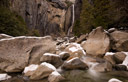 Lower Yosemite Falls - Nesta poca do ano, as quedas esto bem abaixo de sua capacidade total (a maioria esto completamente secas), mas Yosemite Falls ainda era muito agradvel e pode ser ouvido em toda a rea circundante. Nikon D40 | Sigma 10-20 @ 11 milmetros | /18 | 1s | ISO200 | Trip