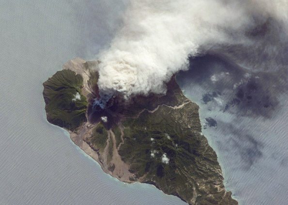 Vulcão Soufrière Hills espalhou lava até a costa da Ilha Montserrat.