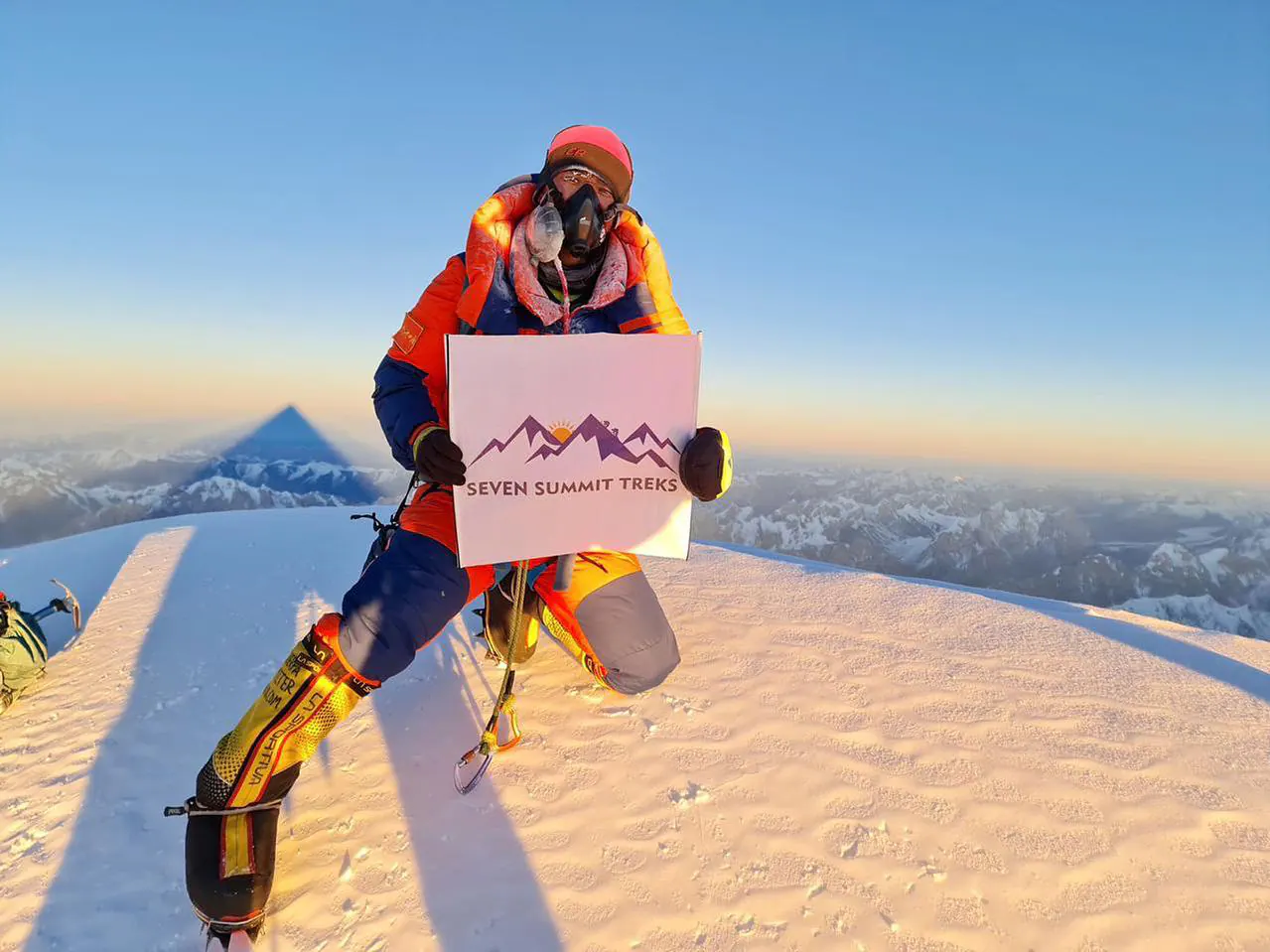 Sona Sherpa no cume do K2
