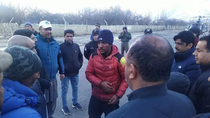 Sajid Ali na coletiva de imprensa que deu após sua chegada a Skardu (7 de fevereiro de 2021).